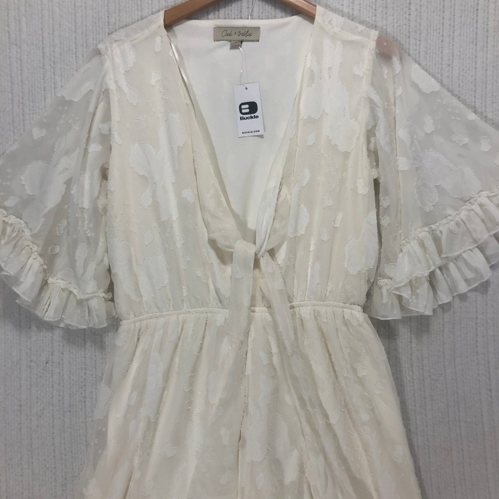 Oak & Trellis Cream Floral Burnout Ruffle Sleeve Romper Jumpsuit Size L
